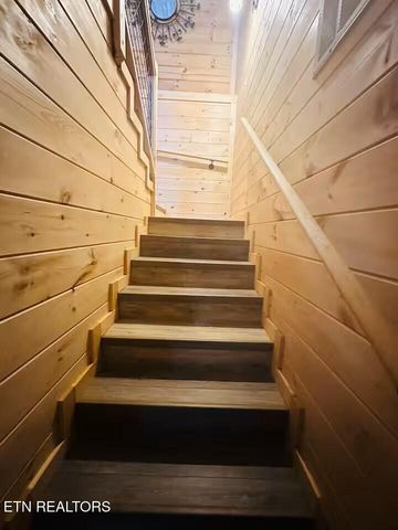 1642 Misty Hollow Way, Gatlinburg, TN 37738