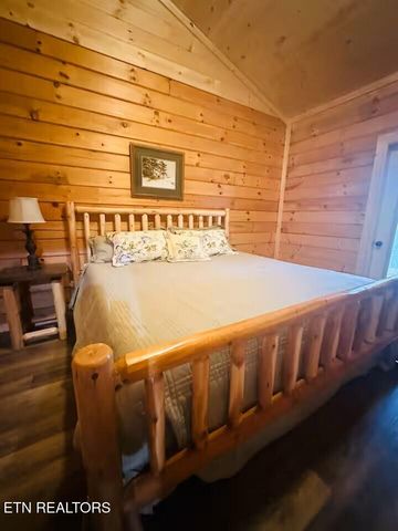 1642 Misty Hollow Way, Gatlinburg, TN 37738