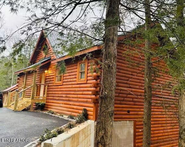 1642 Misty Hollow Way, Gatlinburg, TN 37738