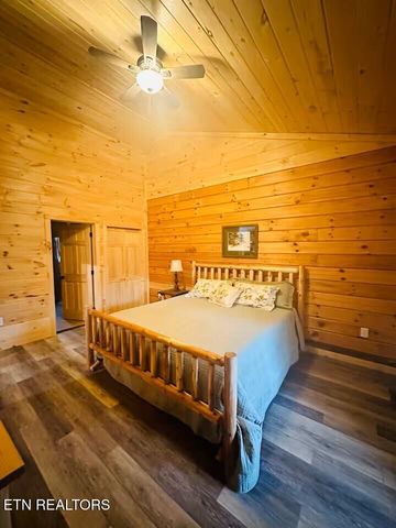 1642 Misty Hollow Way, Gatlinburg, TN 37738