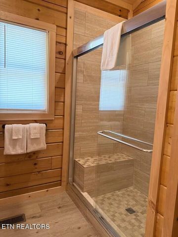 1642 Misty Hollow Way, Gatlinburg, TN 37738