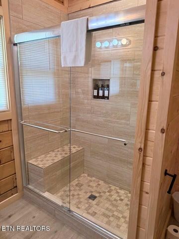 1642 Misty Hollow Way, Gatlinburg, TN 37738