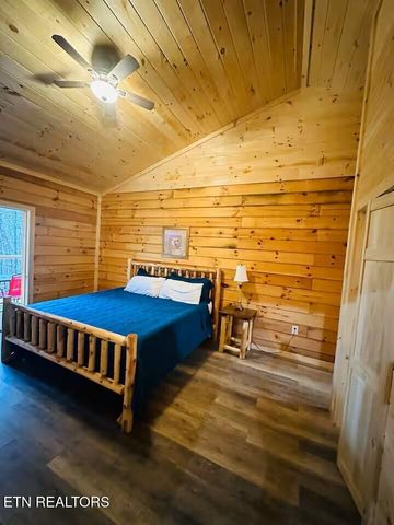 1642 Misty Hollow Way, Gatlinburg, TN 37738