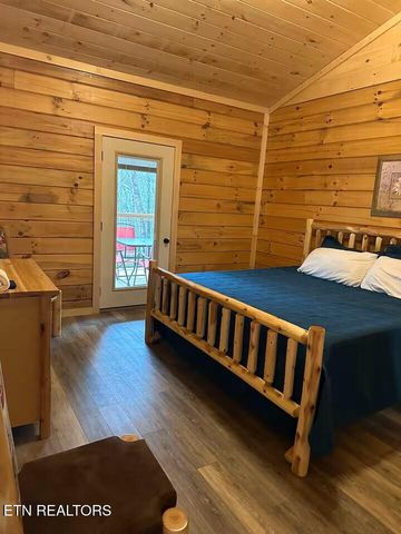 1642 Misty Hollow Way, Gatlinburg, TN 37738