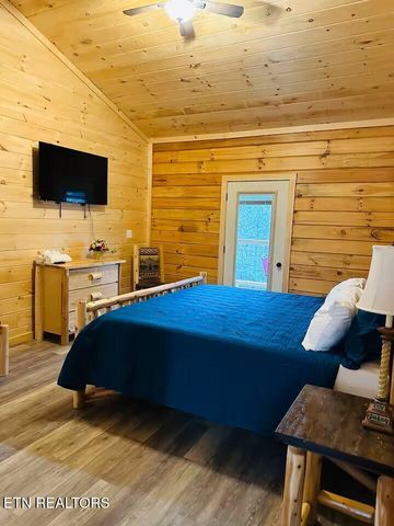 1642 Misty Hollow Way, Gatlinburg, TN 37738