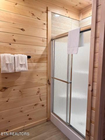 1642 Misty Hollow Way, Gatlinburg, TN 37738