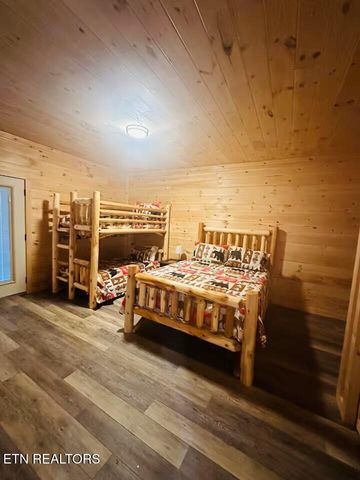 1642 Misty Hollow Way, Gatlinburg, TN 37738