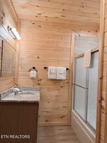 1642 Misty Hollow Way, Gatlinburg, TN 37738