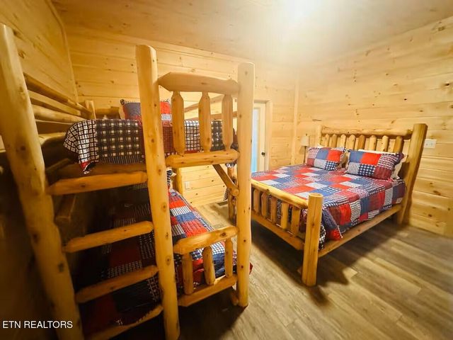 1642 Misty Hollow Way, Gatlinburg, TN 37738