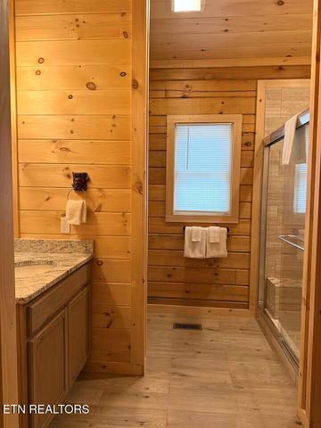 1642 Misty Hollow Way, Gatlinburg, TN 37738