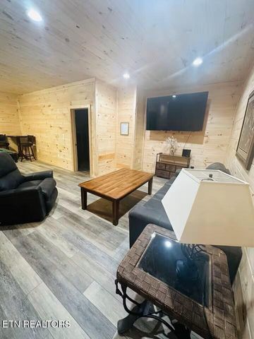 1642 Misty Hollow Way, Gatlinburg, TN 37738