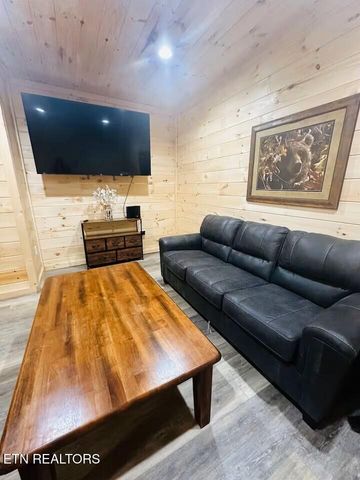 1642 Misty Hollow Way, Gatlinburg, TN 37738