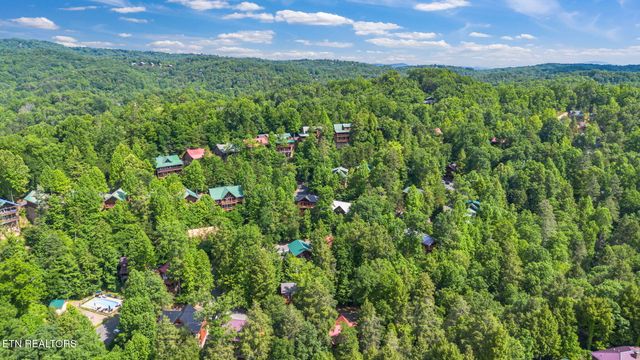 1642 Misty Hollow Way, Gatlinburg, TN 37738