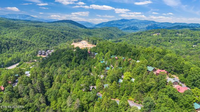 1642 Misty Hollow Way, Gatlinburg, TN 37738