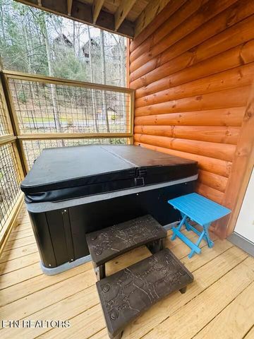 1642 Misty Hollow Way, Gatlinburg, TN 37738