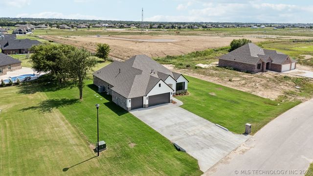 14129 N 54th East Avenue, Collinsville, OK 74021