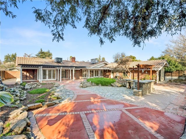 2527 W San Madele, Fresno, CA 93711