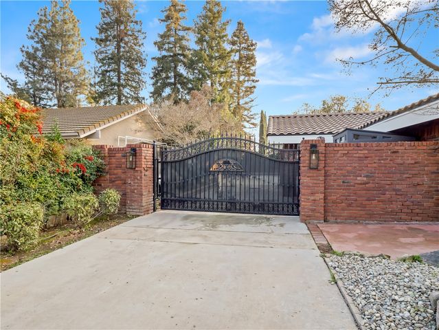 2527 W San Madele, Fresno, CA 93711