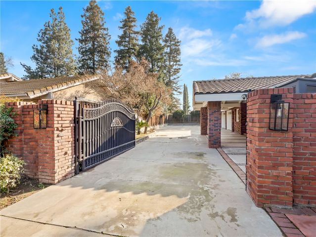 2527 W San Madele, Fresno, CA 93711