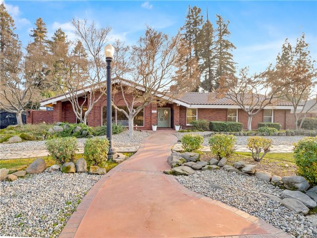 2527 W San Madele, Fresno, CA 93711