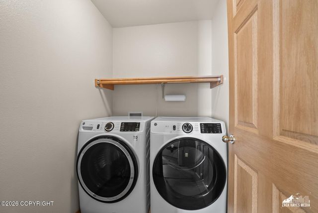 12113 Rolling Meadow Circle, Anchorage, AK 99516