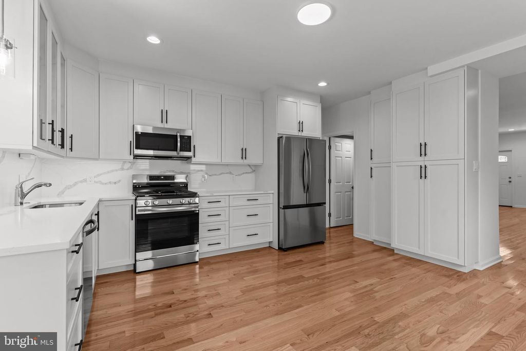 446 POND ST, Bristol, PA 19007