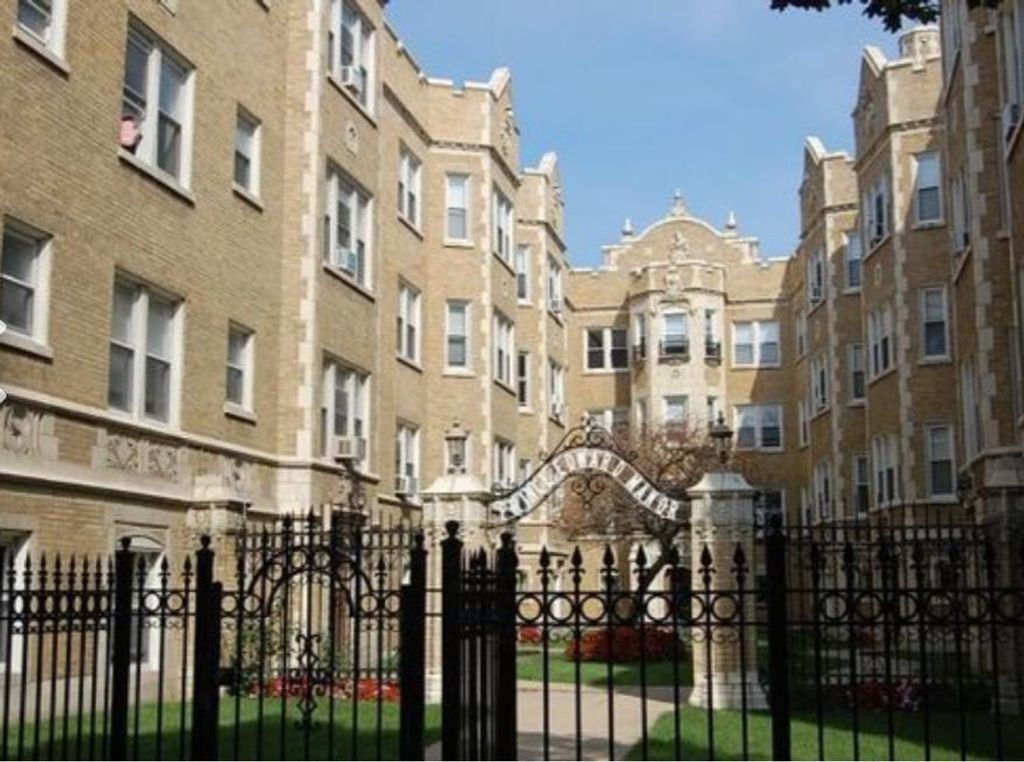 1226 W Pratt Boulevard 3-S, Chicago, IL 60626