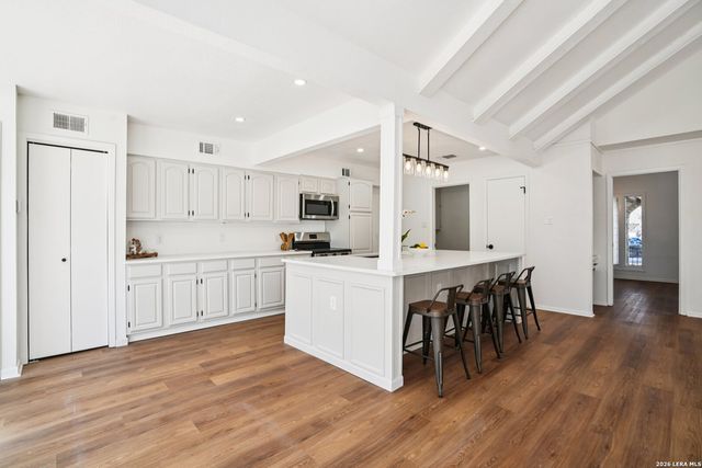 5906 Rimkus Dr, Leon Valley, TX 78238