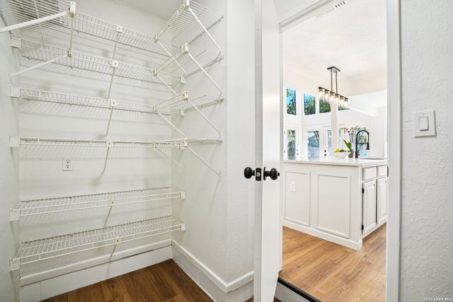 5906 Rimkus Dr, Leon Valley, TX 78238