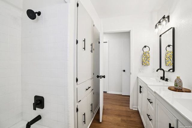 5906 Rimkus Dr, Leon Valley, TX 78238