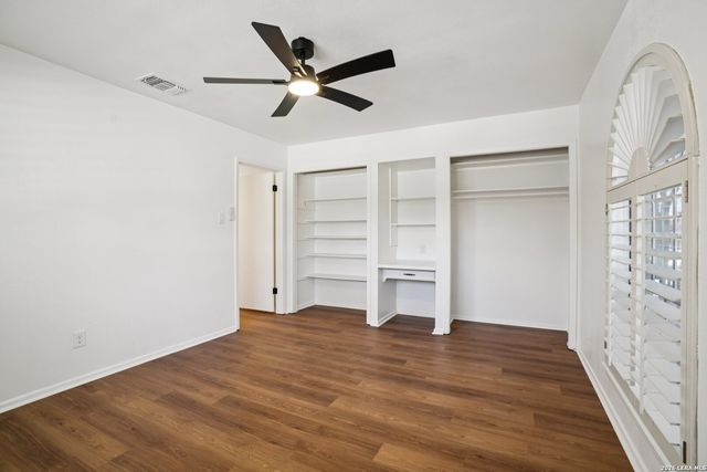 5906 Rimkus Dr, Leon Valley, TX 78238