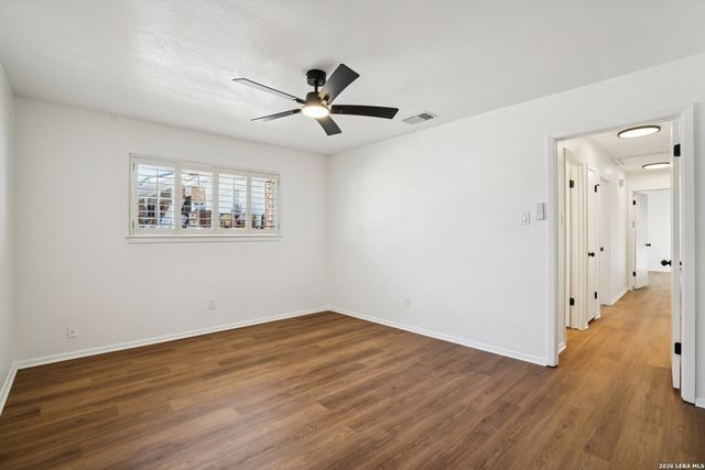 5906 Rimkus Dr, Leon Valley, TX 78238