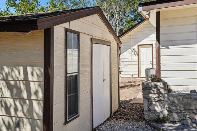 5906 Rimkus Dr, Leon Valley, TX 78238