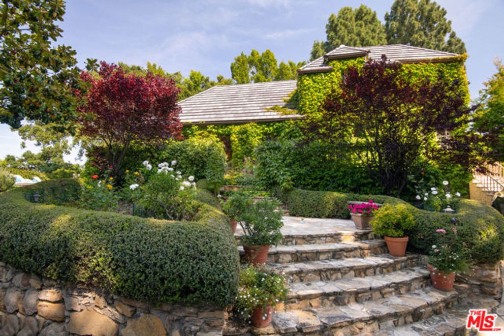 13415 Java Drive, Beverly Hills, CA 90210