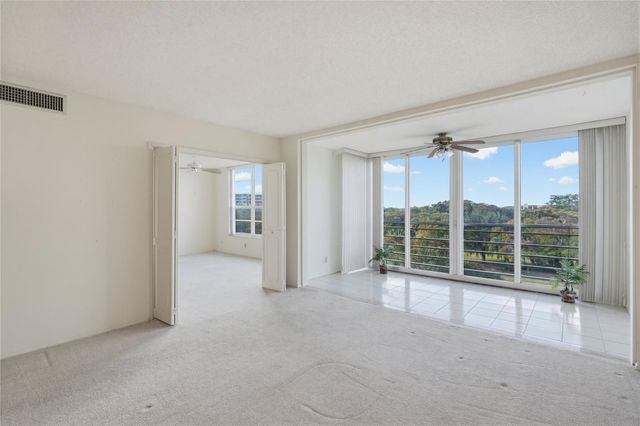 575 Oaks Lane 608, Pompano Beach, FL 33069