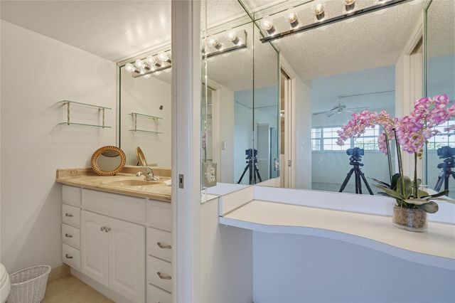 575 Oaks Lane 608, Pompano Beach, FL 33069