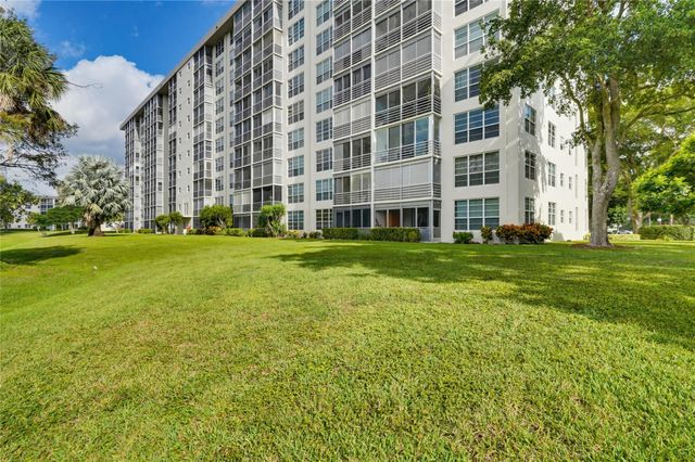 575 Oaks Lane 608, Pompano Beach, FL 33069