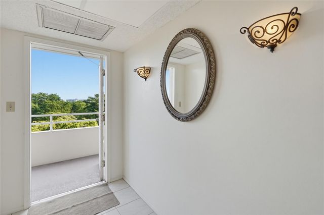 575 Oaks Lane 608, Pompano Beach, FL 33069