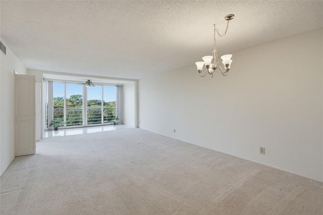 575 Oaks Lane 608, Pompano Beach, FL 33069
