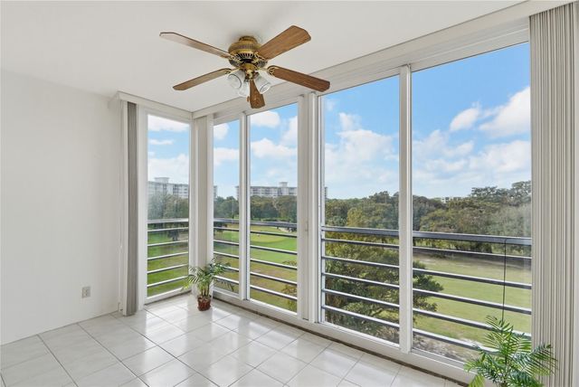 575 Oaks Lane 608, Pompano Beach, FL 33069