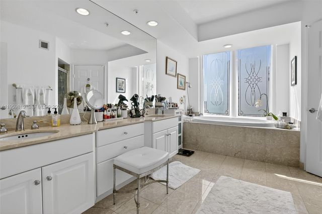 3370 Hidden Bay Drive 2715, Aventura, FL 33180