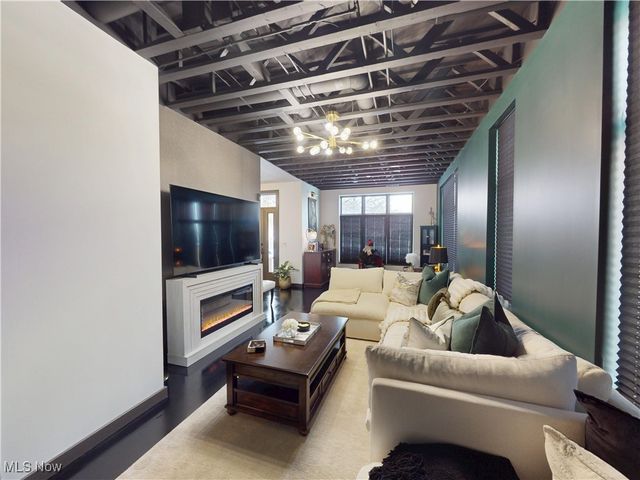 121 N Howard Street, Akron, OH 44308