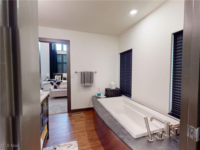 121 N Howard Street, Akron, OH 44308