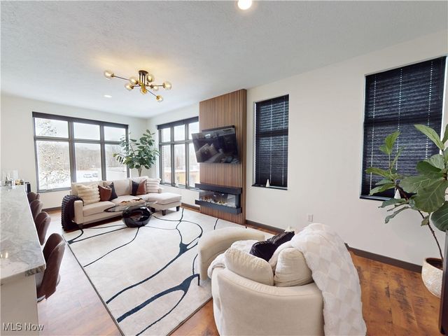 121 N Howard Street, Akron, OH 44308