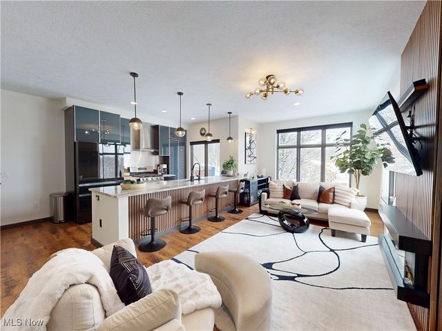 121 N Howard Street, Akron, OH 44308