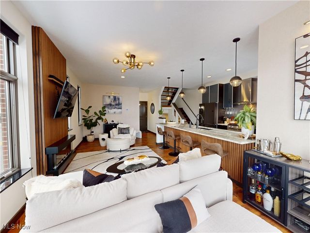 121 N Howard Street, Akron, OH 44308