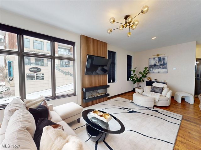 121 N Howard Street, Akron, OH 44308