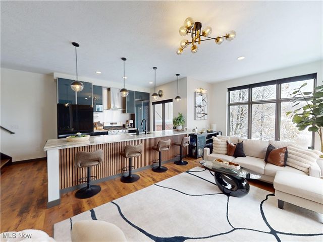 121 N Howard Street, Akron, OH 44308