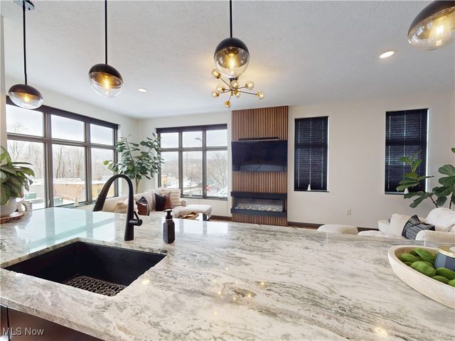 121 N Howard Street, Akron, OH 44308