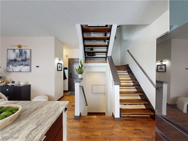 121 N Howard Street, Akron, OH 44308